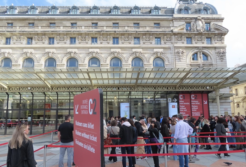 File d'attente pour la vente de tickets d'entrée au Musée d'Orsay