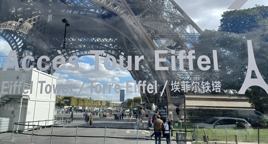 Mur de verre billetterie de la Tour Eiffel